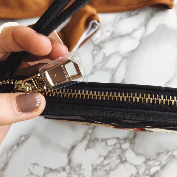 “Buzz Worthy” - Picture 4 of 6